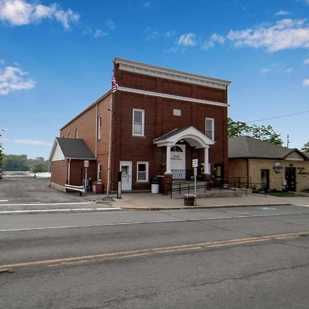 Webber Hotel Lyndonville Екстериор снимка