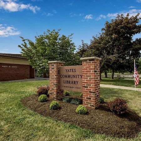 Webber Hotel Lyndonville Екстериор снимка