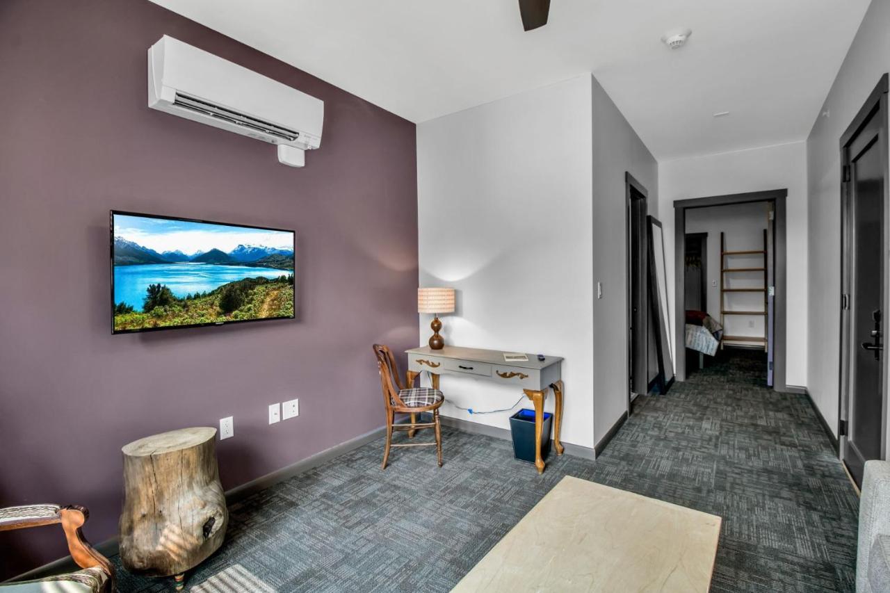 Webber Hotel Lyndonville Екстериор снимка