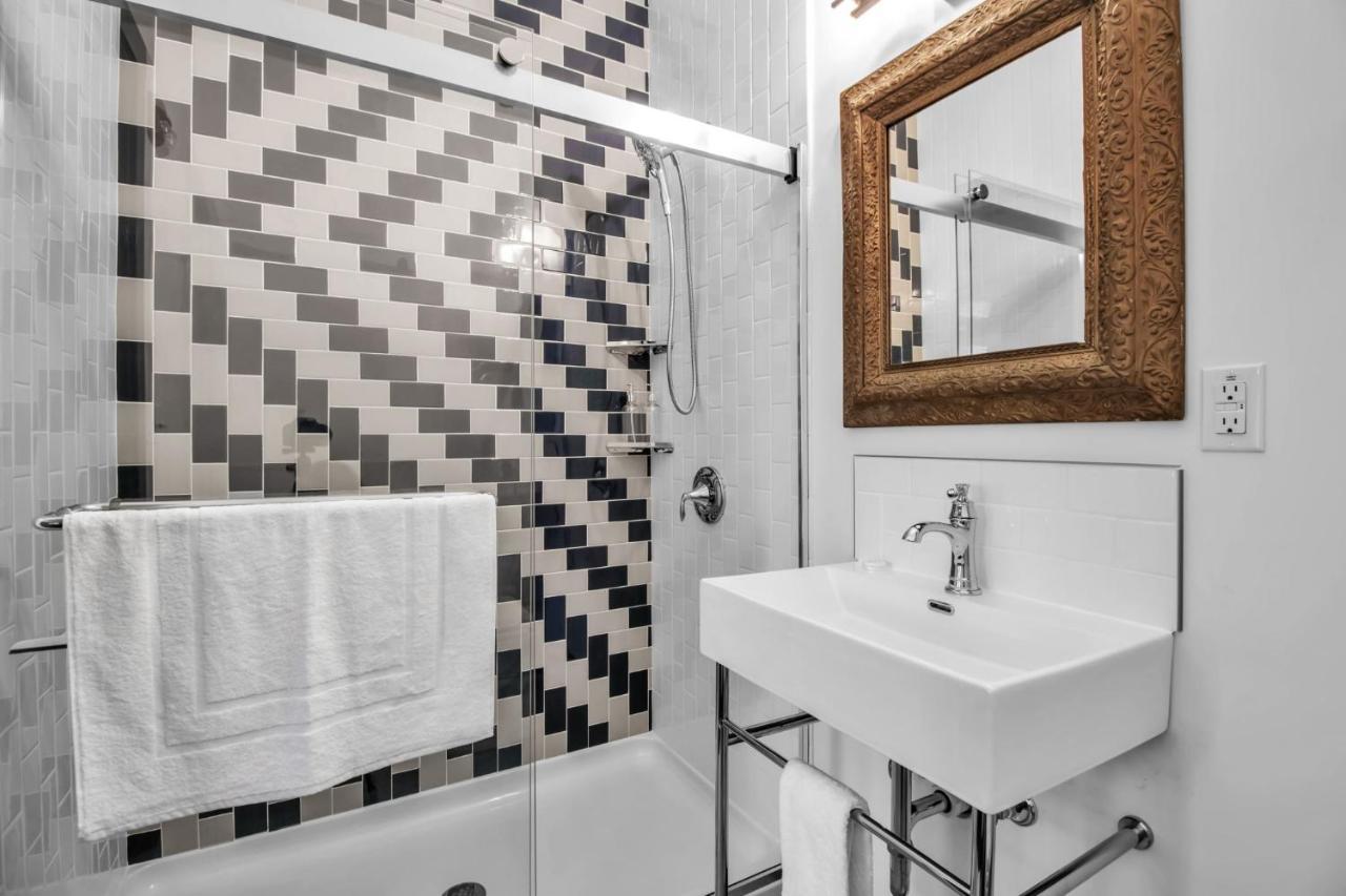 Webber Hotel Lyndonville Екстериор снимка