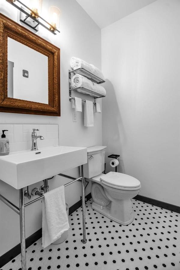 Webber Hotel Lyndonville Екстериор снимка