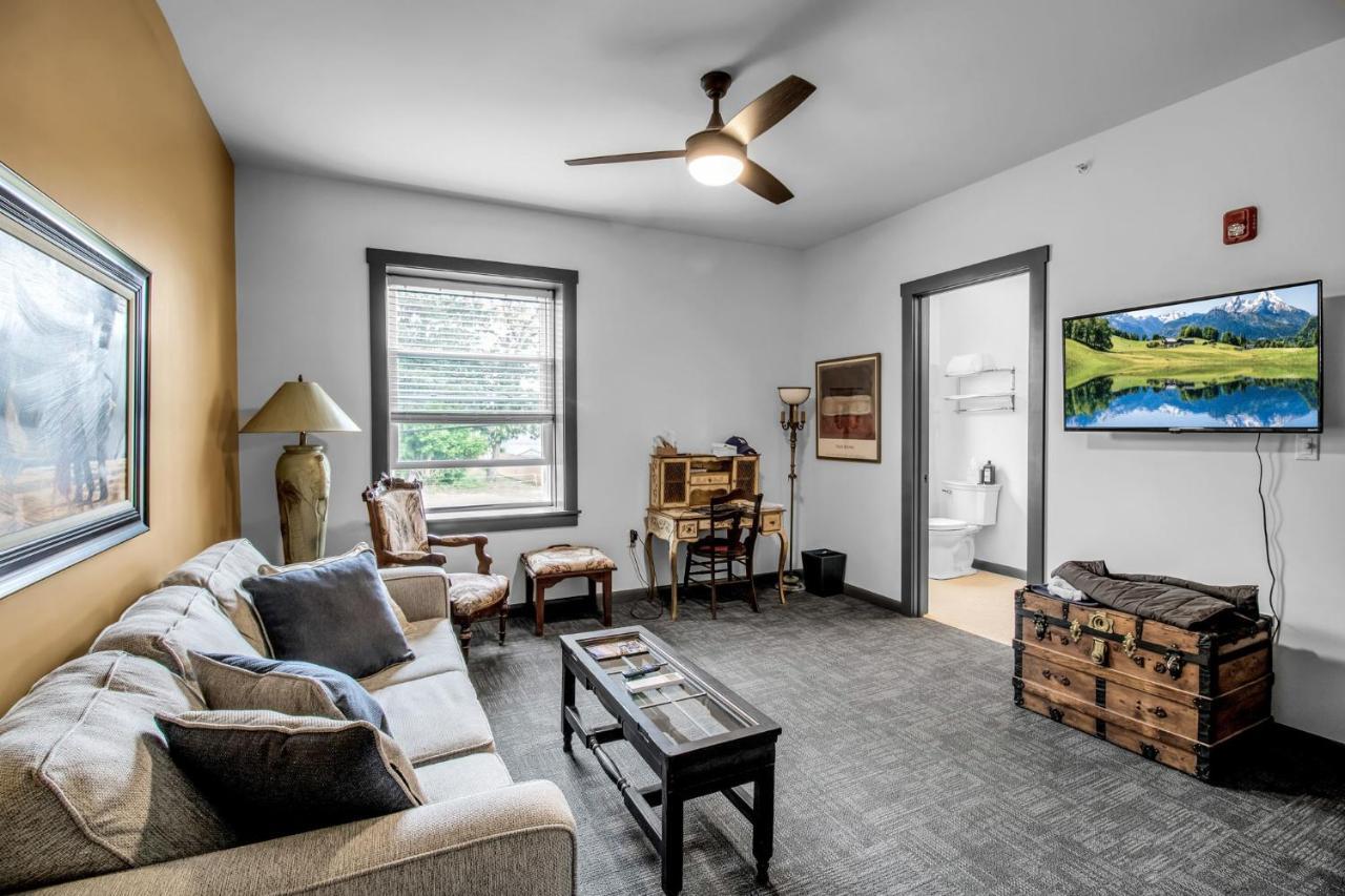 Webber Hotel Lyndonville Екстериор снимка