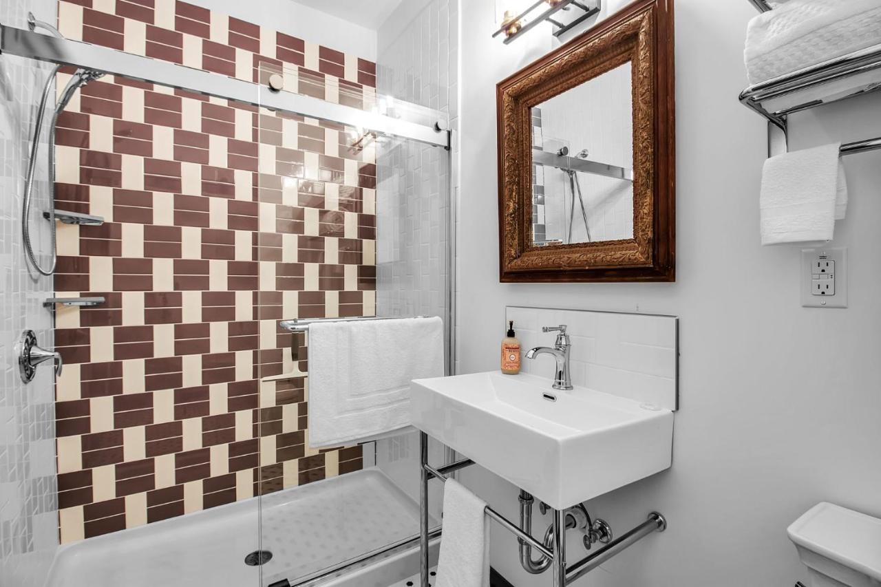 Webber Hotel Lyndonville Екстериор снимка