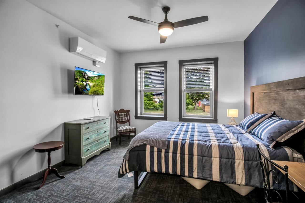 Webber Hotel Lyndonville Екстериор снимка